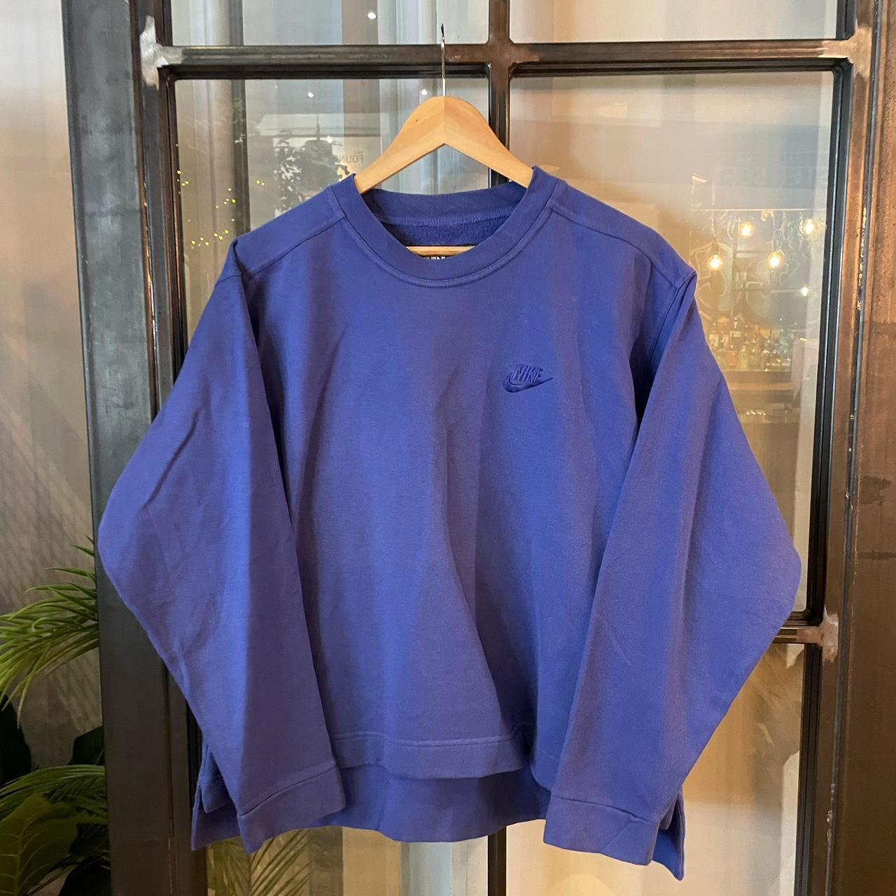 0325A33P - Vintage Retro Essential Purple Nike Crewneck Jumper Sweatshirt with embroidered chest logo #90s #sportswear #essential #y2k #nike