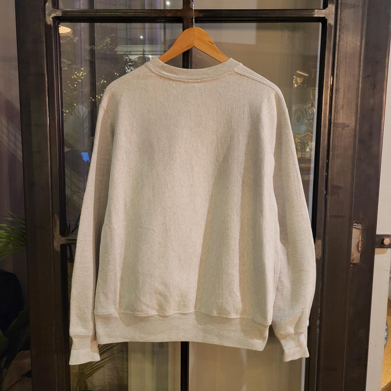 1224C34 - Vintage Retro Essential Champion Light Grey Reverse WeaveJumper Pullover Crewneck Sweatshirt With Big Felt C Chest Logo 90s y2k style #casual #champion #reverseweave #sweatshirt
