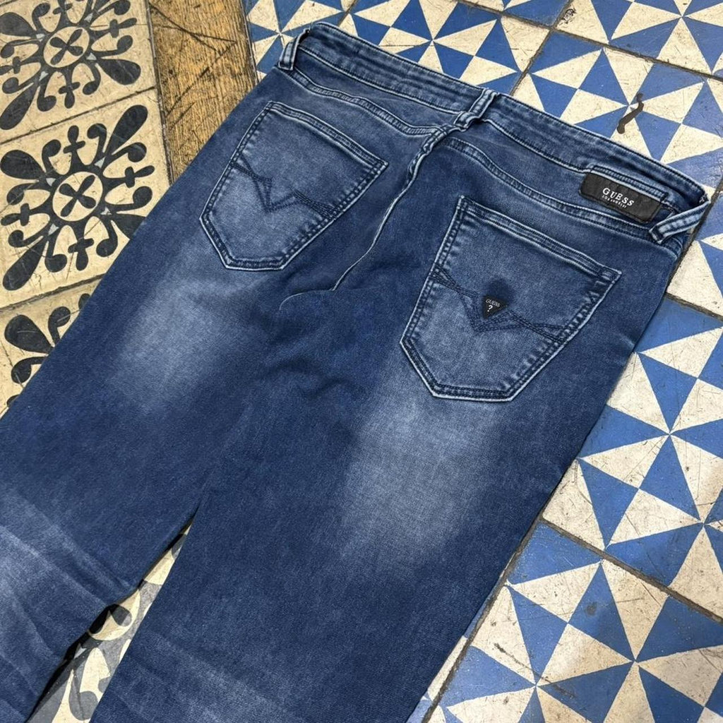 TRW429F - Vintage retro essential Guess Bkue Wash Denim Slim Tapered Sonny Jeans Trousers pants #denim #denimjeans #guess #y2k