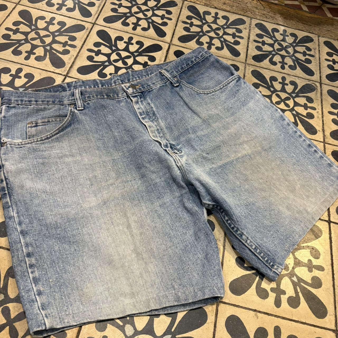 JRT140 - Vintage Retro Essential Wrangler Blue Wash Denim Shorts Jorts with detailed patch Logo workwear #hiphop #90s #jorts #skater #wrangler