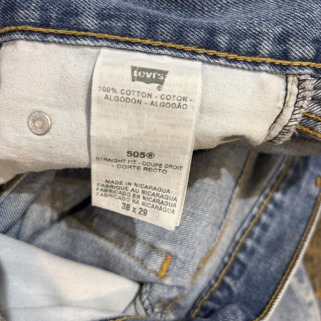 TRW439F - Vintage retro essential Levi’s 505 Straight Leg Blue Wash Denim Jeans Trousers pants #denim #levis505 #straightleg #levis #y2k