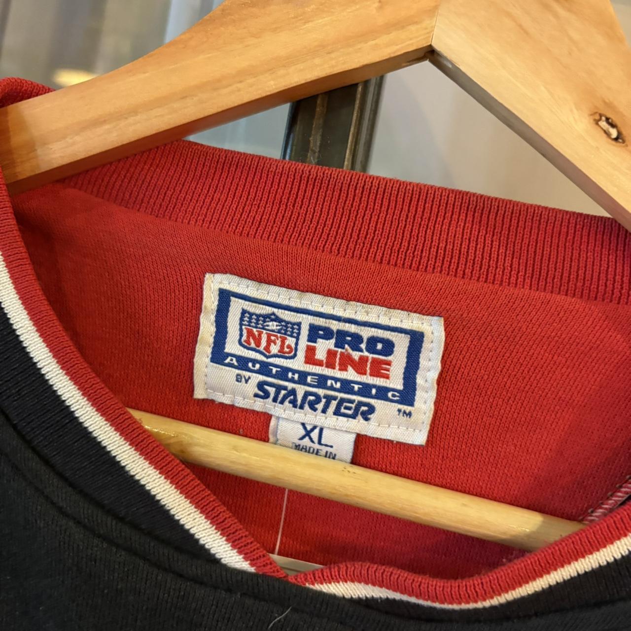 B0425A24BR - Vintage Retro Essential NFL Atlanta Falcons Black Crewneck Jumper Sweatshirt with embroidered logo #atlanta #sportswear #nfl #y2k #atlantaflacons