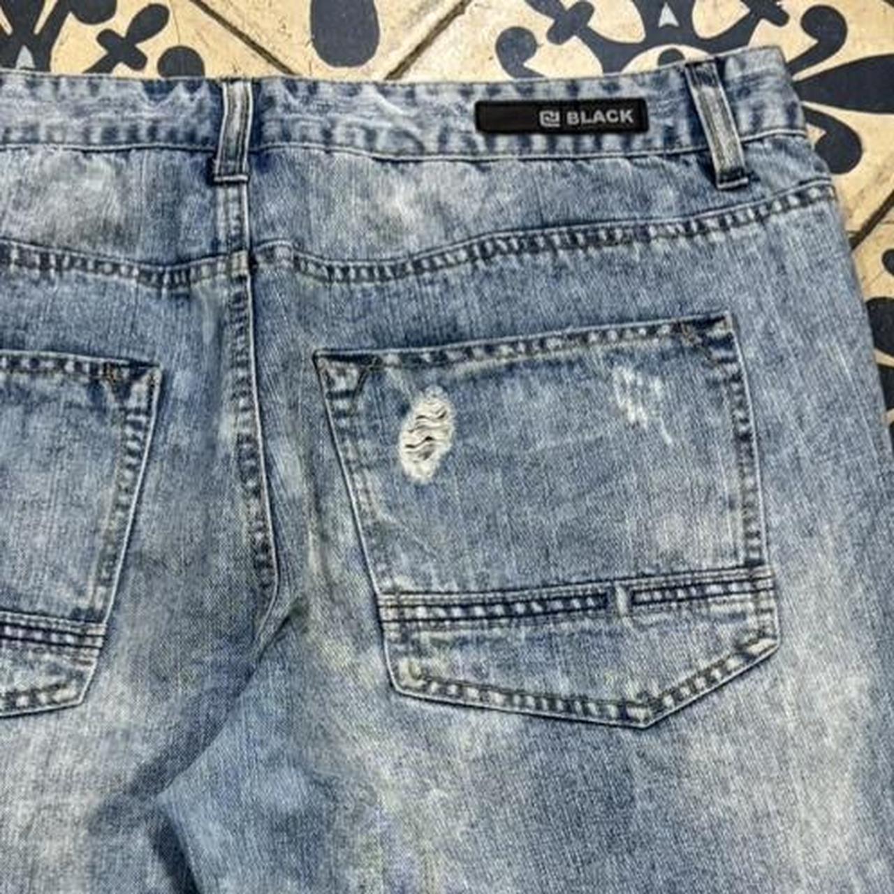 MA0503I-P - American Vintage Retro Essential Black Blue Wash Denim Distressed Shorts Jorts with detailed patch Logo hip hop baggy wide leg 90s 00s y2k grunge streetwear style workwear #hiphop #90s #jorts #skater #distressed