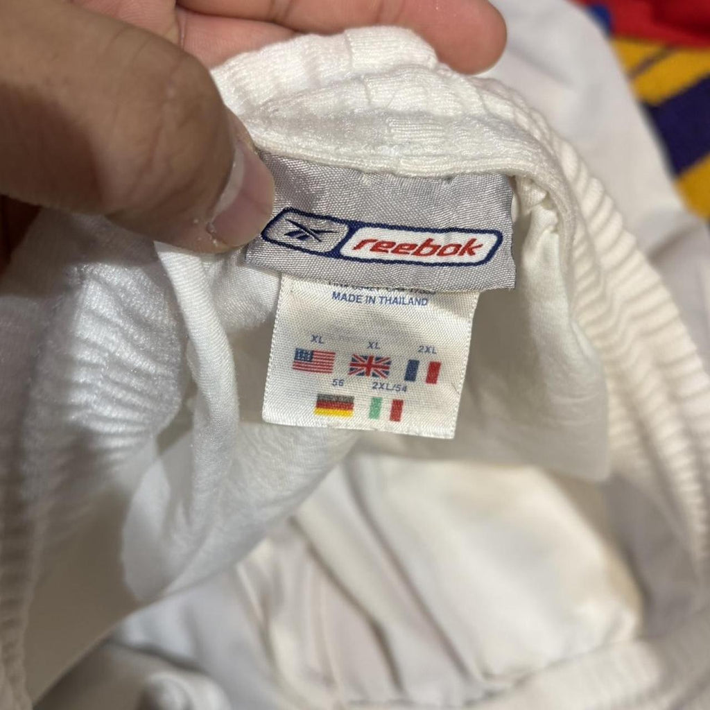 B0425A29 - Vintage Retro Essential White Reebok Running Activewear Shorts with patched logo #running #sportswear #reebok #football