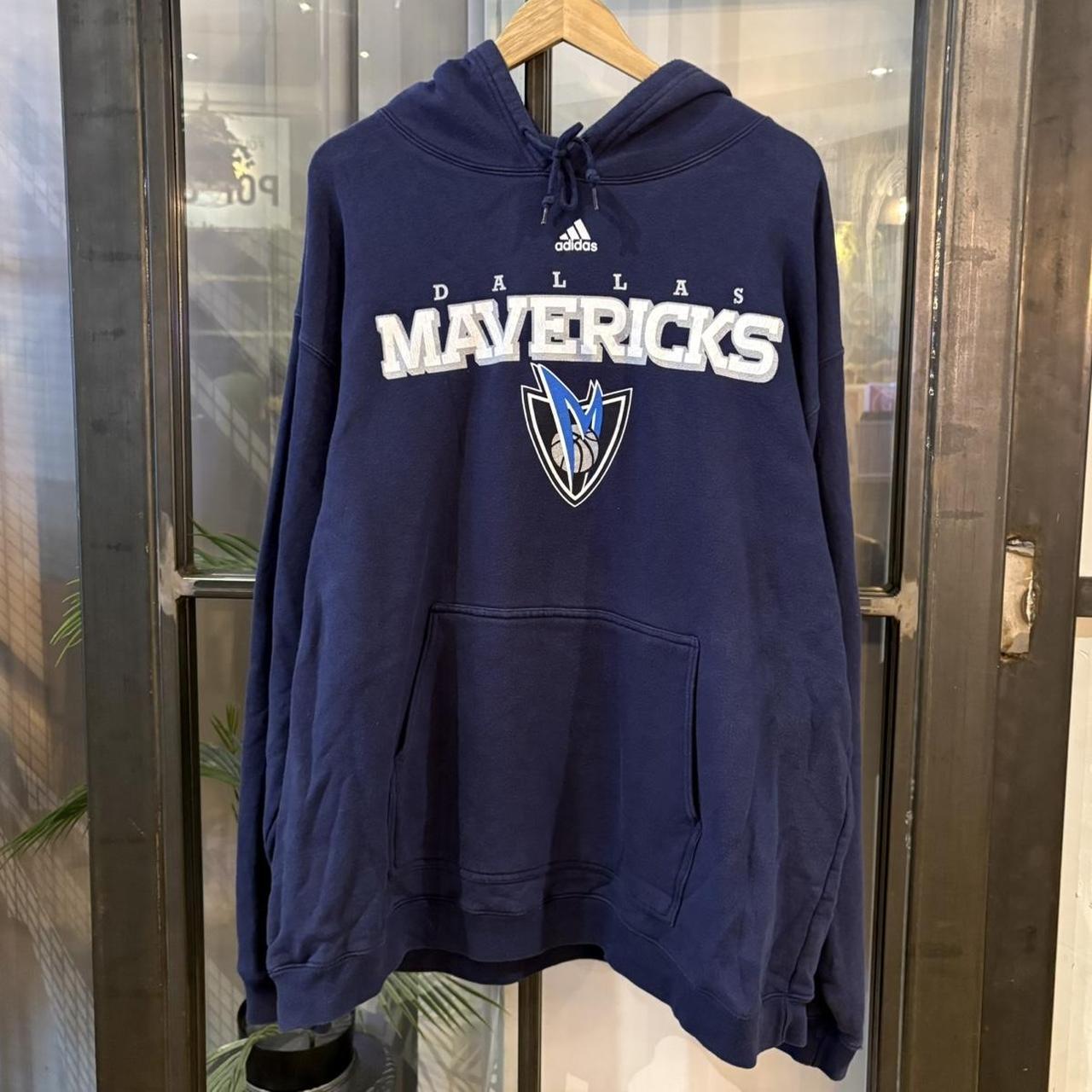 MA0109FC-P - Vintage Retro Essential Navy Adidas Dallas Mavericks Sweatshirt Hoodie with centre spell out print logo #nba #dallas #mavericks #adidas #y2k