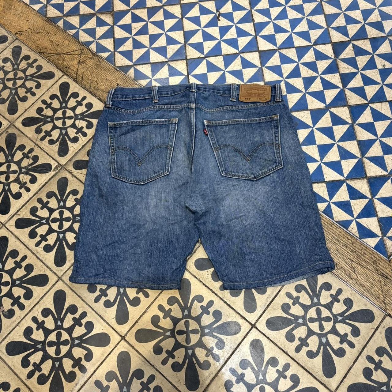 JRT128 - Vintage Retro Essential Levi's Mid Blue Wash Denim Shorts Jorts with detailed patch Logo carpenter workwear #hiphop #90s #jorts #skater #levis