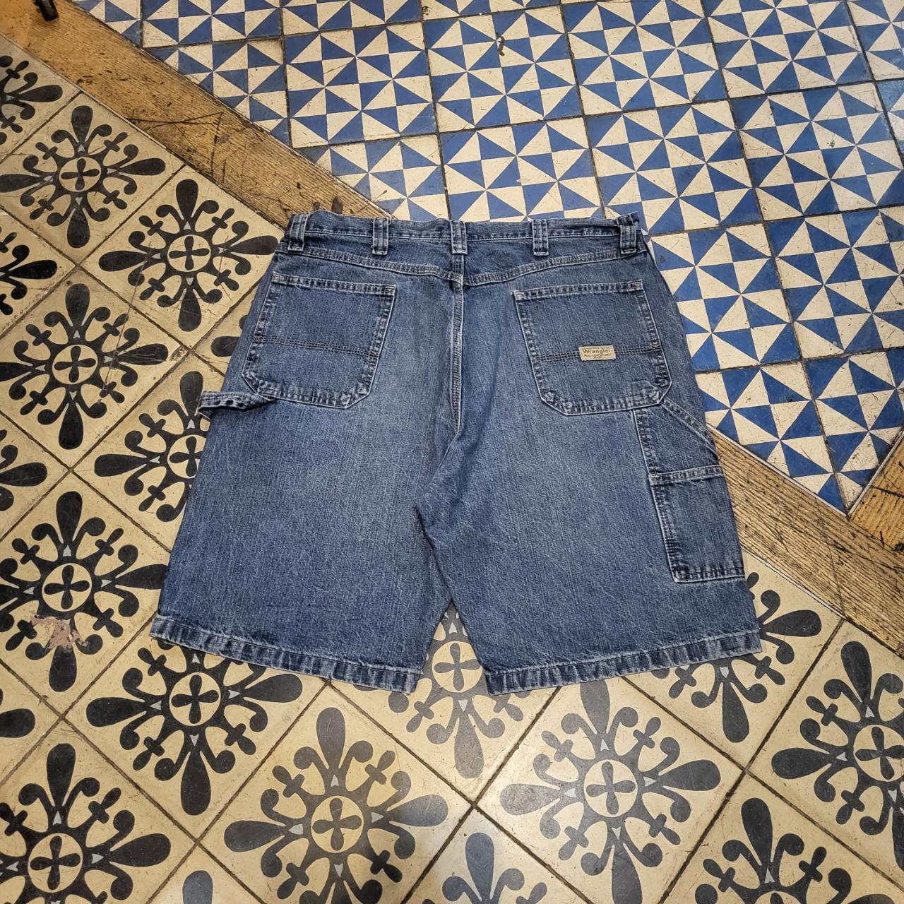 JRT333 - Vintage Retro Wrangler Blue Wash Denim Oversized Baggy Shorts Jorts with detailed embroidered Logo graphic carpenter workwear Old School Hip Hop skate grunge faded 90s Y2K style