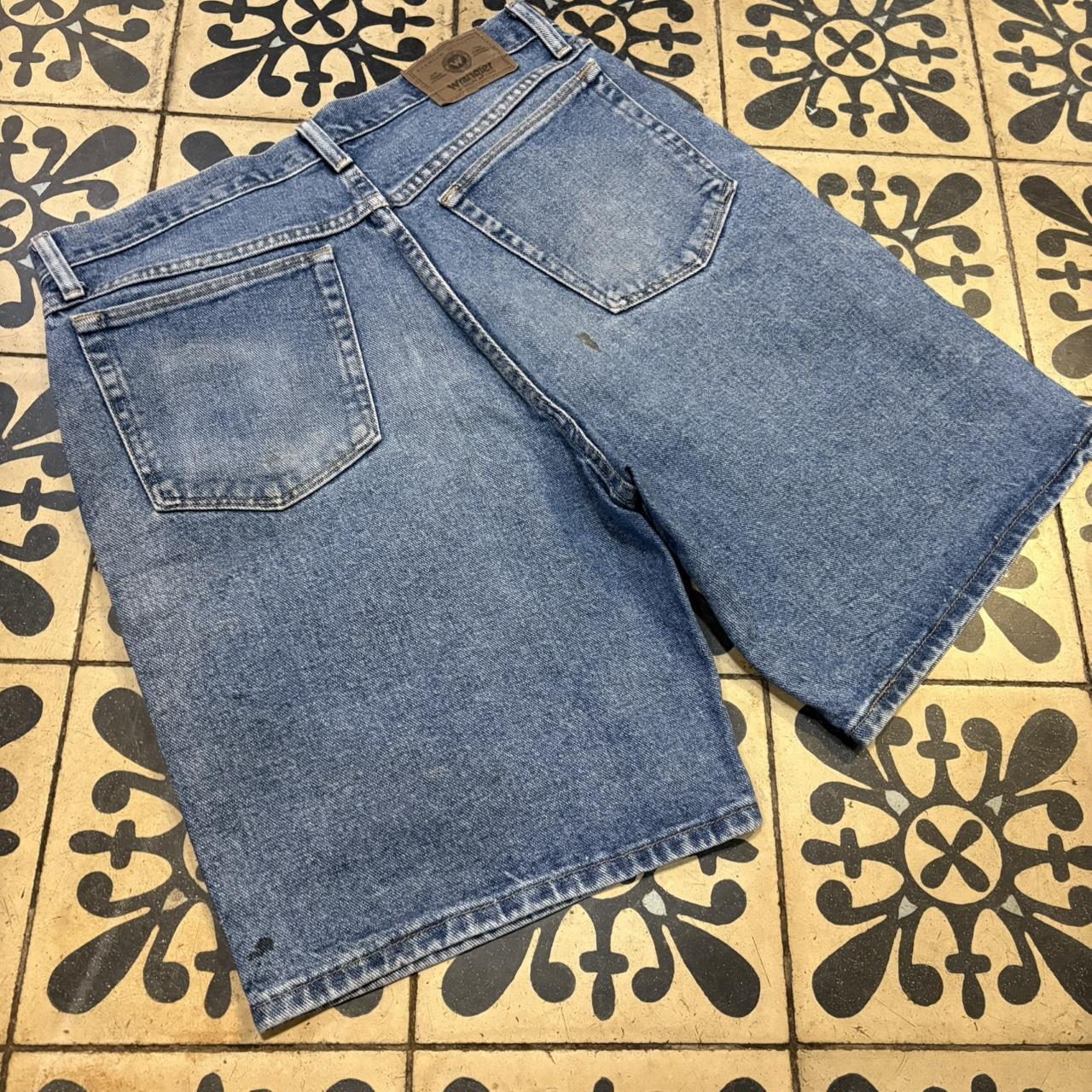 JRT139 - Vintage Retro Essential Wrangler Blue Wash Denim Shorts Jorts with detailed patch Logo carpenter workwear #hiphop #90s #jorts #skater #wrangler