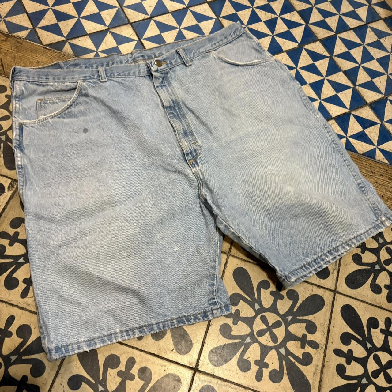 JRT109 - Vintage Retro Essential Wrangler Light Blue Wash Denim Shorts Jorts with detailed patch Logo carpenter workwear #hiphop #90s #jorts #skater #wrangler