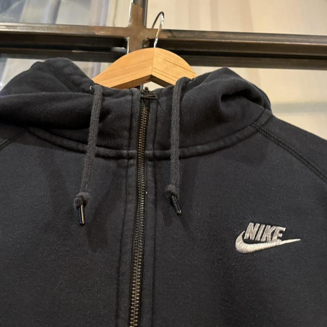 MA0202AZ-P - Vintage Retro Essential Black Nike Full Zip Sweatshirt Hoodie with embroidered swoosh logo #90s #sportswear #essential #nike #y2k