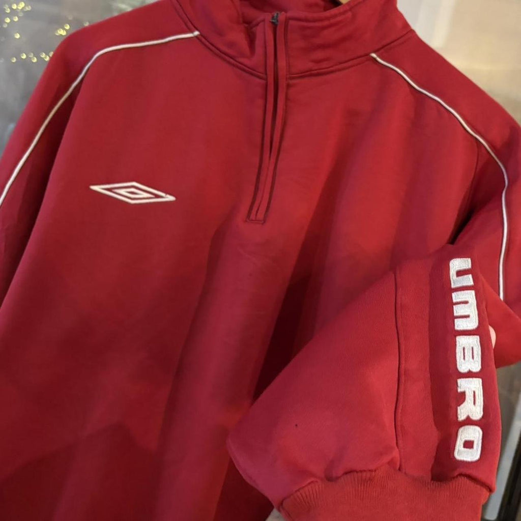 MA2207JG-P - Vintage Retro Essential Red Umbro 1/4 Zip Fleece Jumper Sweatshirt with embroidered chest and sleeve logo #90s #sportswear #essential #y2k #umbro