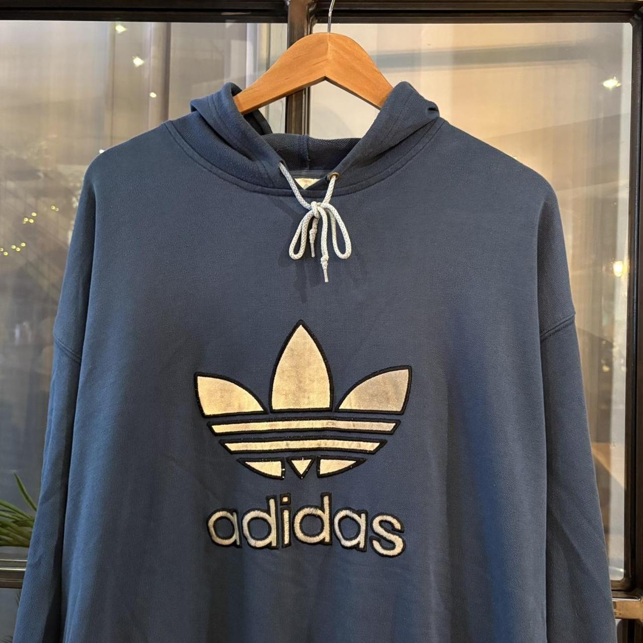 SWT9075F - Vintage Retro Essential Blue Adidas Originals Sweatshirt Hoodie with embroidered centre patch  logo #90s #sportswear #essential #adidss #y2k