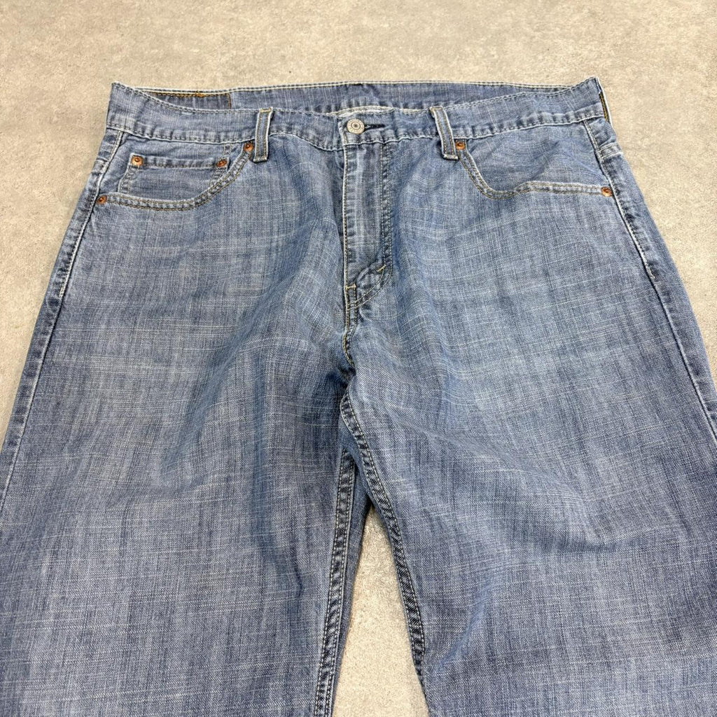 BR1912AIY-U - Vintage retro essential  Levi’s 569 Loose Straight Leg Mid Blue Wash Denim Jeans Trousers pants #denim #levis #levis569 #jeans #loosefit
