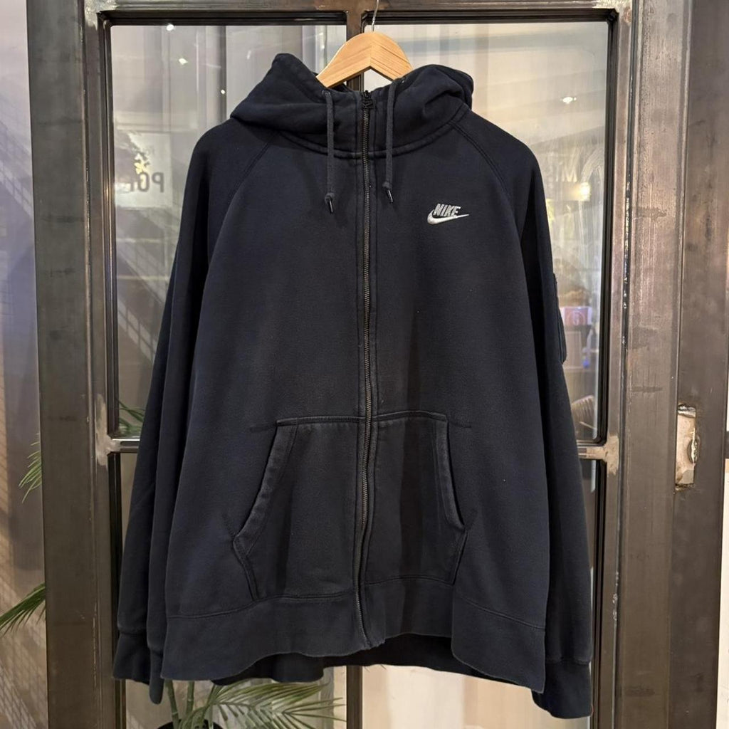 MA0202AZ-P - Vintage Retro Essential Black Nike Full Zip Sweatshirt Hoodie with embroidered swoosh logo #90s #sportswear #essential #nike #y2k