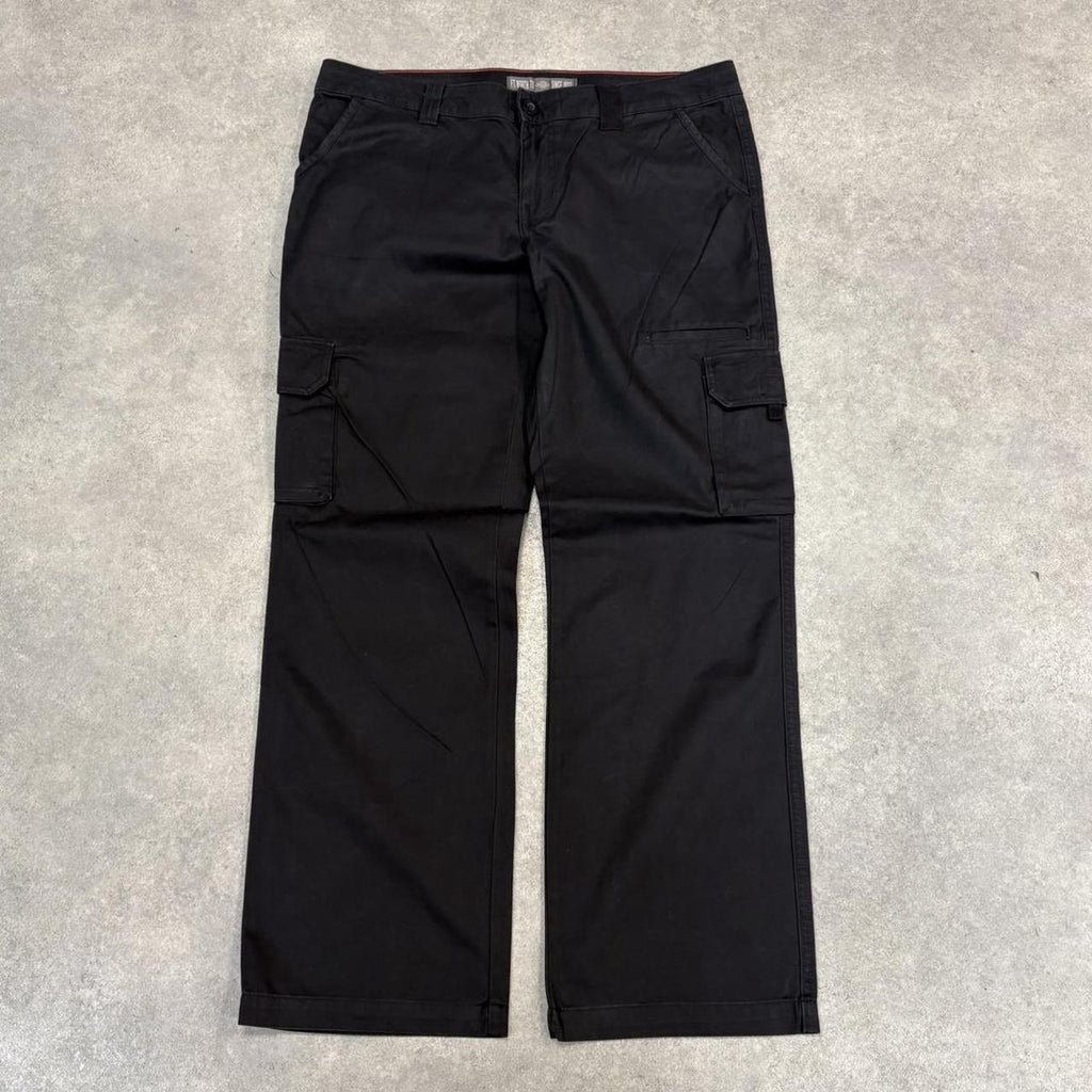 BR1912AAH-U - Vintage retro essential Black Dickies Straight Leg Cargo Trousers pants casual workwear #cargo #utility #workwear #straightleg #dickies