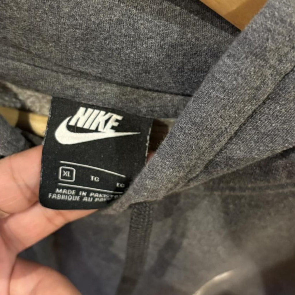 MA0202AC-P - Vintage Retro Essential Grey Nike Sweatshirt Hoodie with embroidered swoosh logo #90s #sportswear #essential #nike #y2k