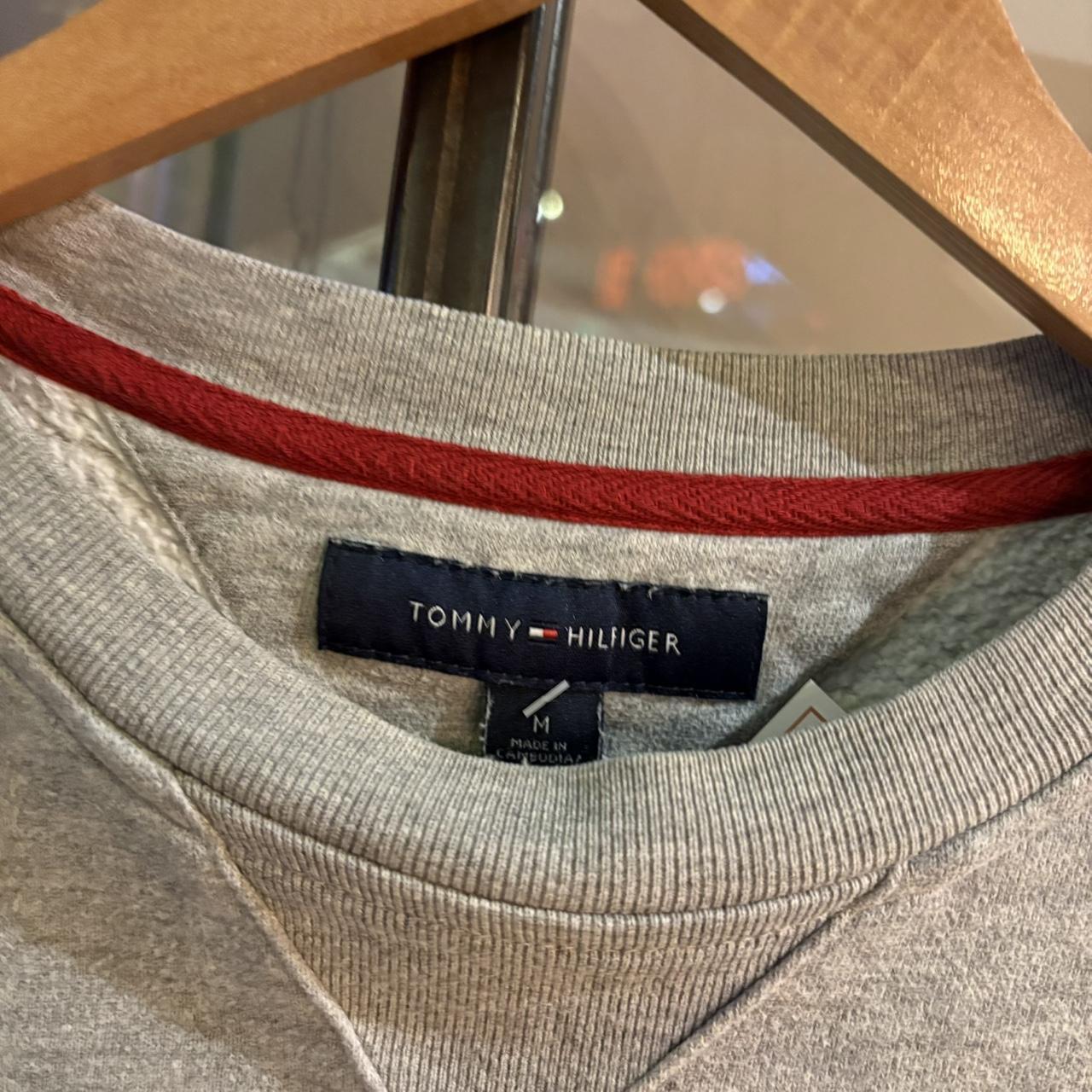 CP1102 - Vintage Retro Essential Tommy Hilfiger Crewneck Jumper Sweatshirt with big spellout embroidered logo #90s #wideboxy #essential #y2k #tommyhilfiger