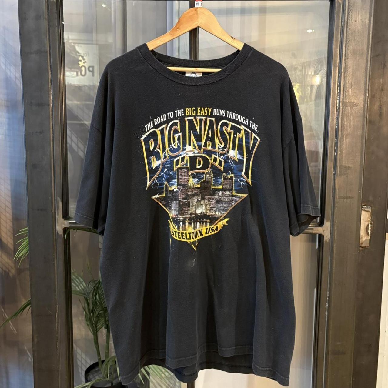 BR1508Q-F - Vintage Retro Essential Black ‘ Big Nasty D ‘ Steeltown USA Graphic Print Top Tee T-shirt #90s #graphic #top #essential #basic
