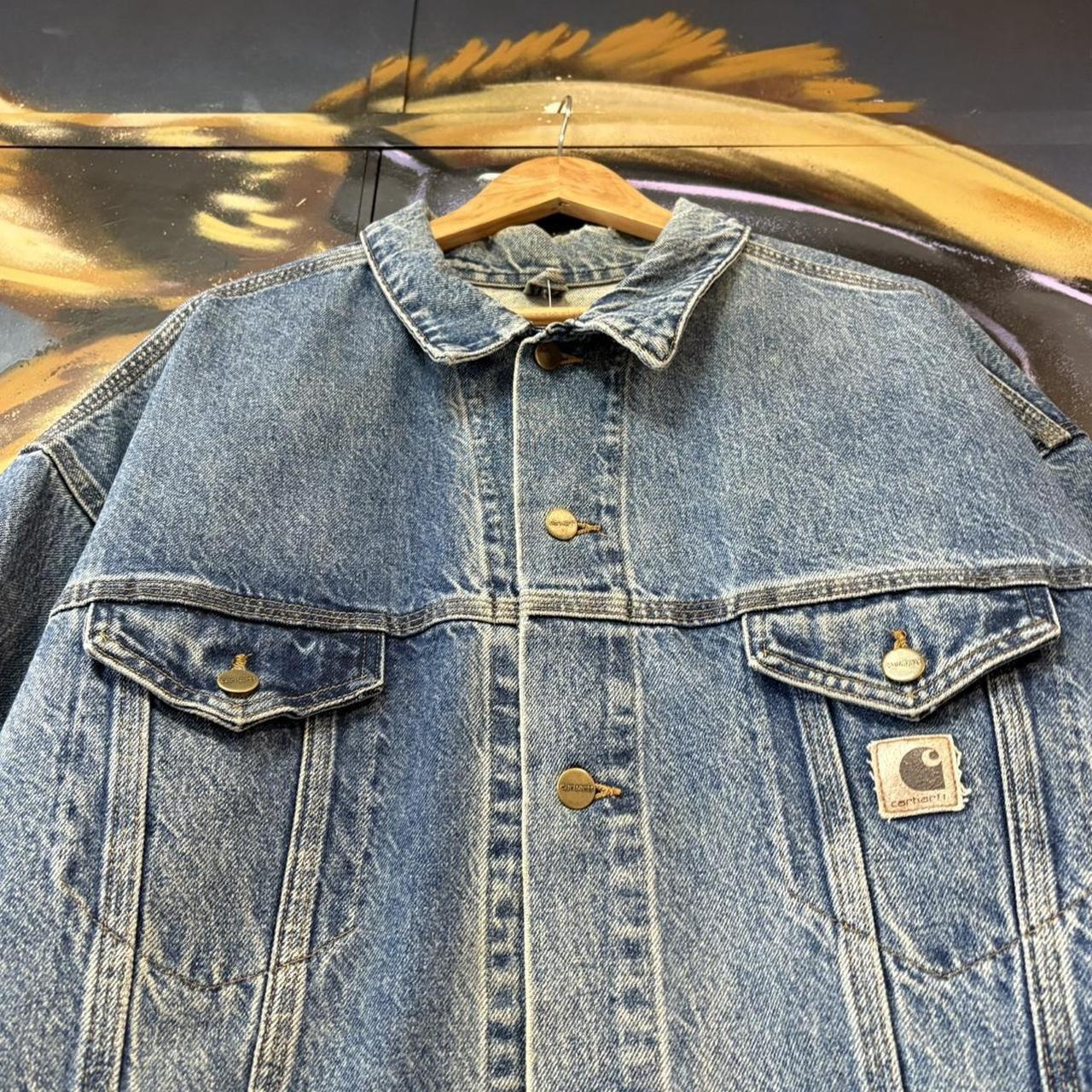 BR2401ET-U - Vintage Retro Essential Carhartt Blue Denim Wash Button Up Trucker Jacket #workwear #utility #truckerjacket #denim #carhartt