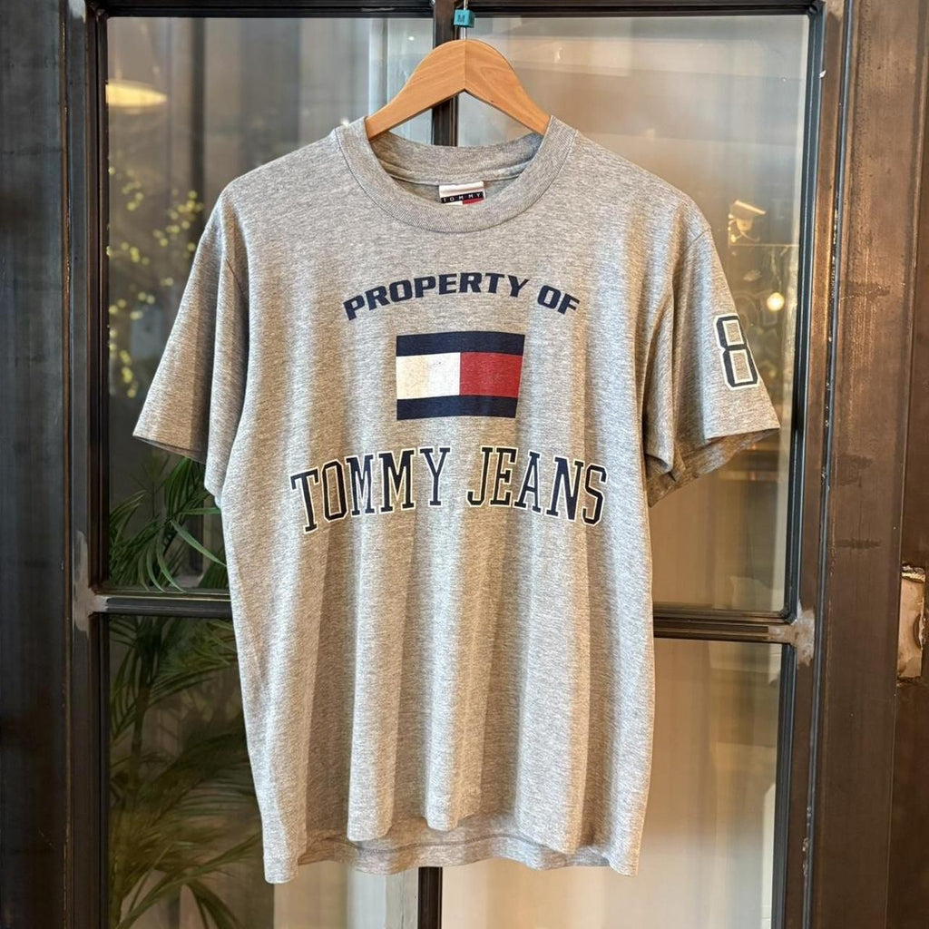 TEE534F - Vintage Retro Essential Grey Tommy Hilfiger Single Stitch Graphic Print Top Tee T-shirt #90s #graphic #top #tommy #singlestitch