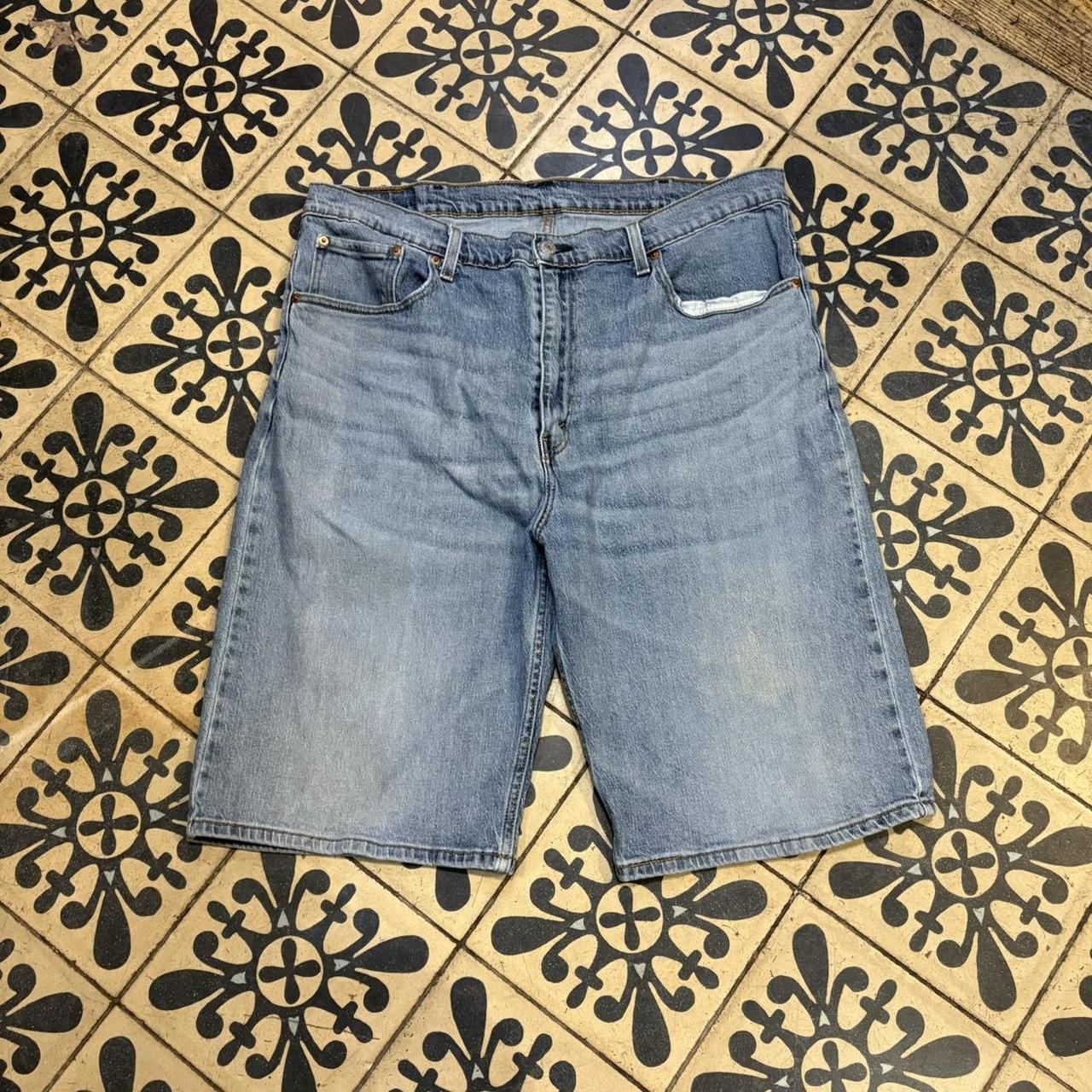 MA0503AB-P - American Vintage Retro Essential Levi’s 569 Blue Wash Denim Shorts Jorts with detailed patch Logo hip hop baggy wide leg 90s 00s y2k grunge streetwear style workwear #hiphop #90s #jorts #skater #levis