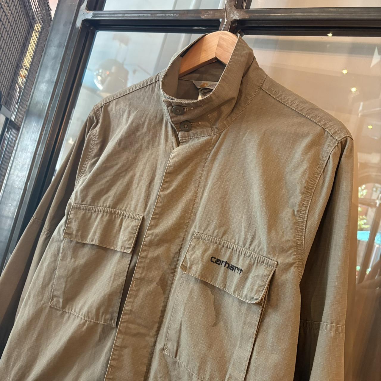 SWT371F - Vintage Retro Essential Green Khaki Carhartt Button Up Ripstop Utility Shacket jacket with 4 front pockets #y2k #utility #ripstop #carhartt #skater