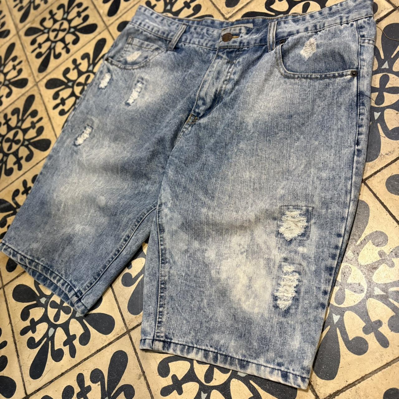 MA0503I-P - American Vintage Retro Essential Black Blue Wash Denim Distressed Shorts Jorts with detailed patch Logo hip hop baggy wide leg 90s 00s y2k grunge streetwear style workwear #hiphop #90s #jorts #skater #distressed