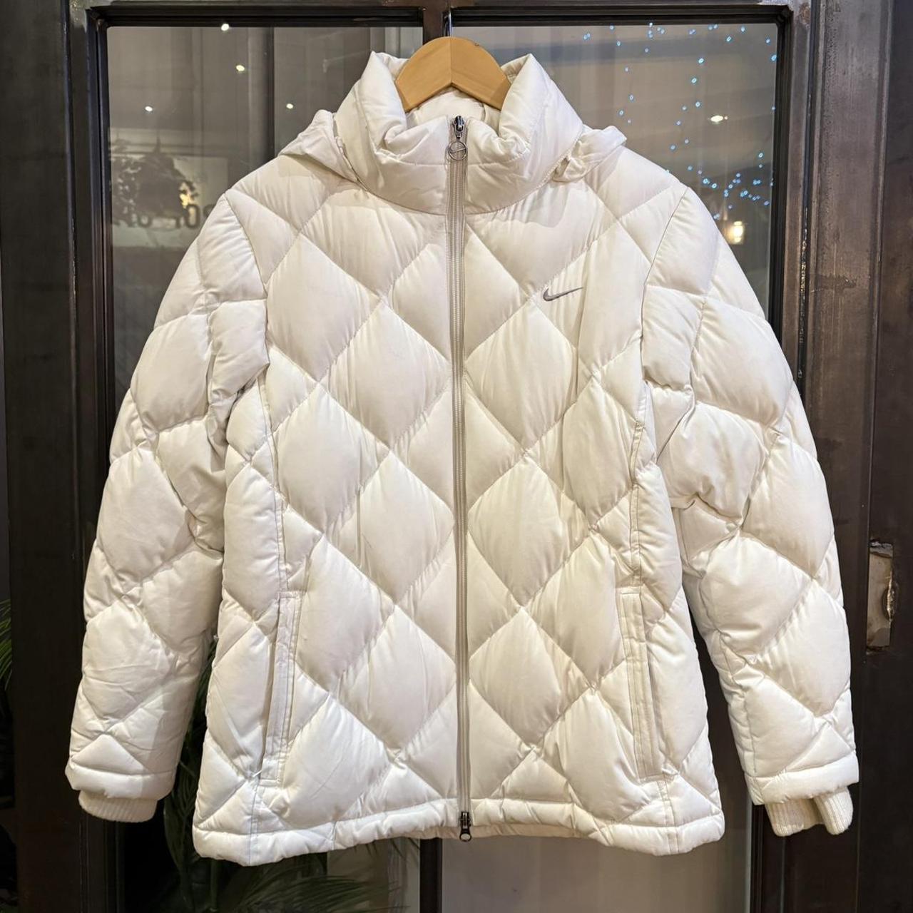 MES2710AQ-U - Vintage Retro Essential White Nike feather down puffer padded jacket coat #gorpcore #down #puffer #outdoor #nike