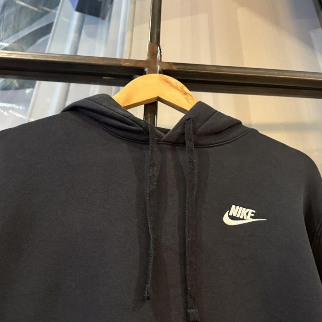 0325A24P-P - Vintage Retro Essential Black Nike Sweatshirt Hoodie with embroidered swoosh logo #90s #sportswear #essential #nike #y2k