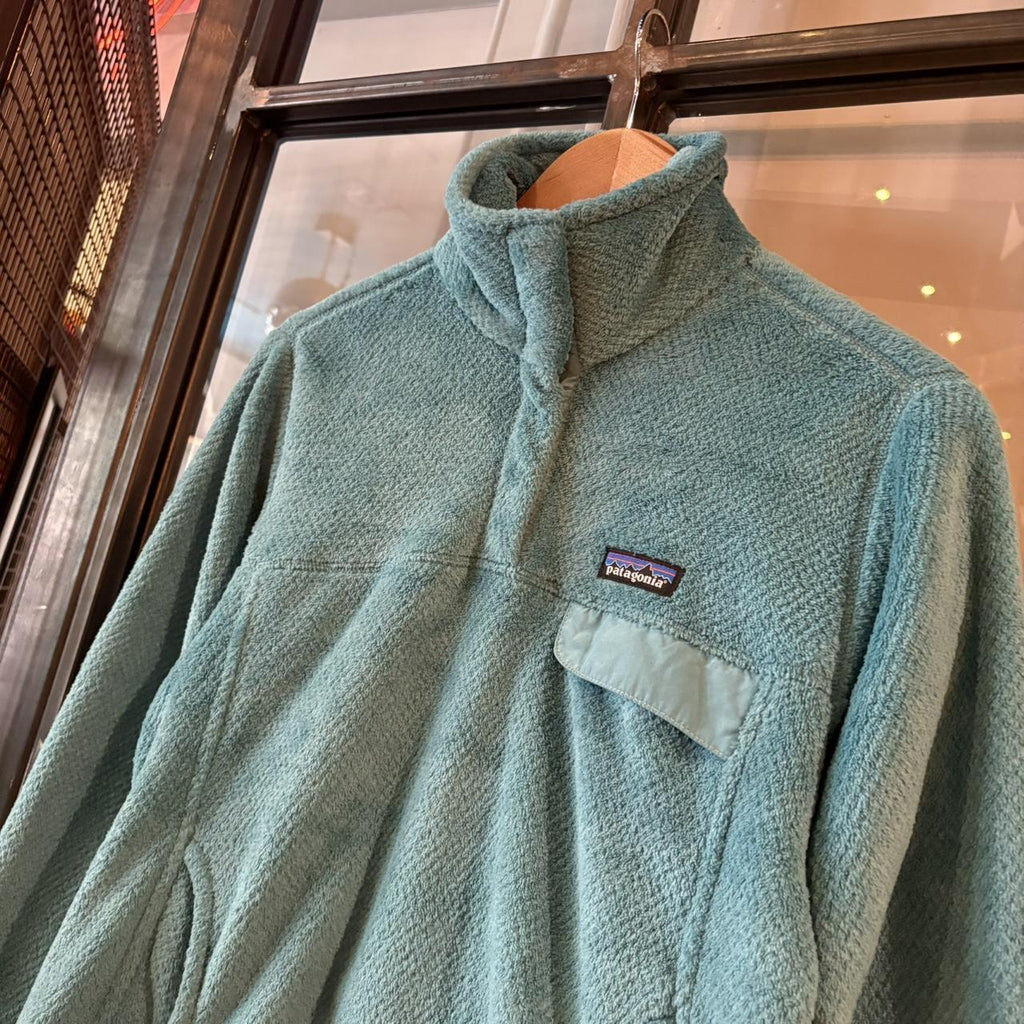 0325C55F - Vintage retro essential Turquoise Patagonia Fluffy 1/4 quarter button up outdoor sweatshirt fleece jacket #patagonia #outdoor #expedition #hike #climbing
