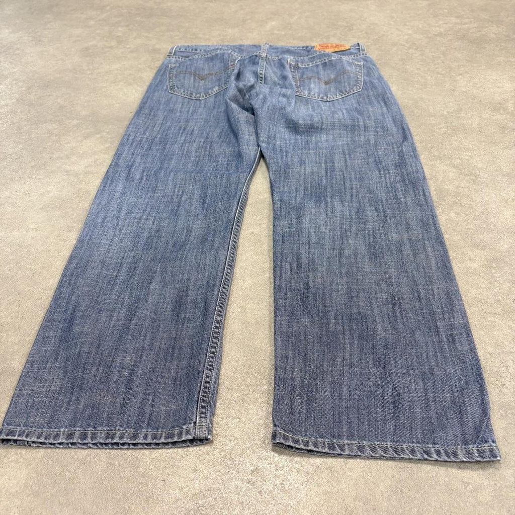 BR1912AIY-U - Vintage retro essential  Levi’s 569 Loose Straight Leg Mid Blue Wash Denim Jeans Trousers pants #denim #levis #levis569 #jeans #loosefit
