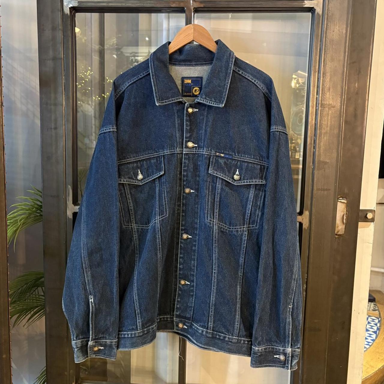 0325E86F - Vintage Retro Essential Y2K Dark Blue Wash Denim Jacket with embroidered patch logos and back Graffiti Cartoons #denimjacket #denim #hiphop #y2k #graffiti