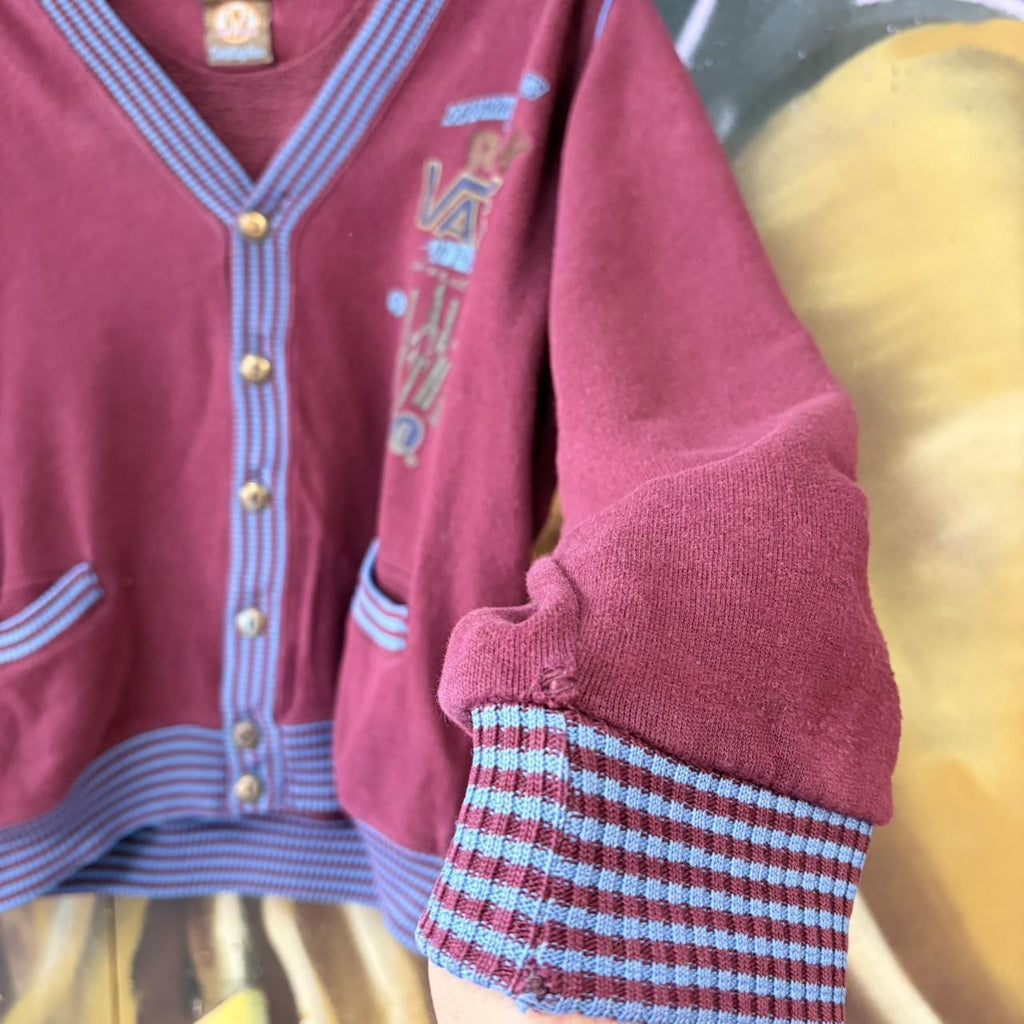 MES1102BU-U - Vintage Retro Essential 90’s Vans Burgundy V-Neck Button Up Cardigan Jumper Sweatshirt with printed logos #90s #skater #surfer #y2k #vans