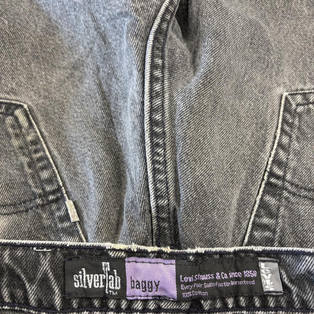 Vintage Levi’s Silvertab Jorts Mens Black Wash Denim Jean Shorts Baggy Knee Length Wide Leg Skate Surf Hip Hop 00s Y2K