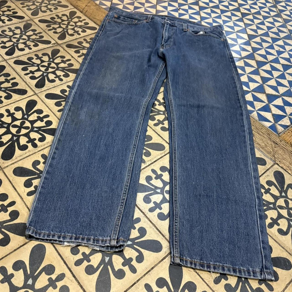 TRW530P - Vintage retro essential Levi’s 505 Blue Wash Denim Jeans Trousers pants #denim #straightleg #levis #levis505 #jeans