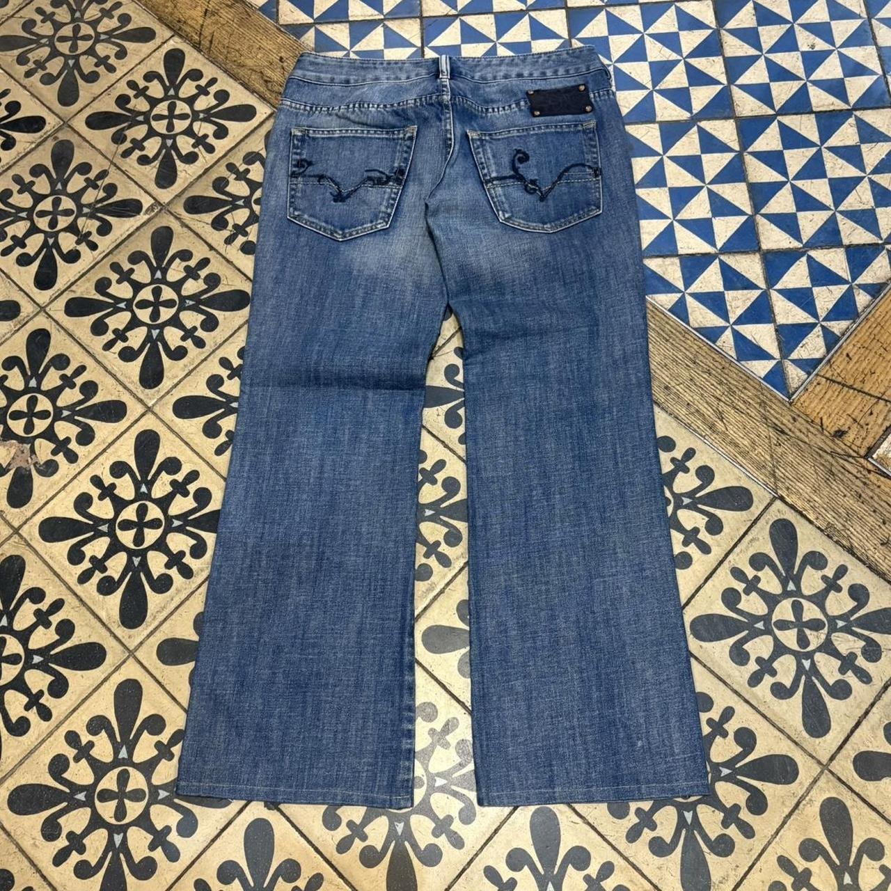 0325C99UF - Vintage retro essential Diesel RYOTH Bootcut Blue Wash Denim Jeans Trousers pants with embroidered back pocket detailing #denim #bootcut #diesel #y2k #embroidered