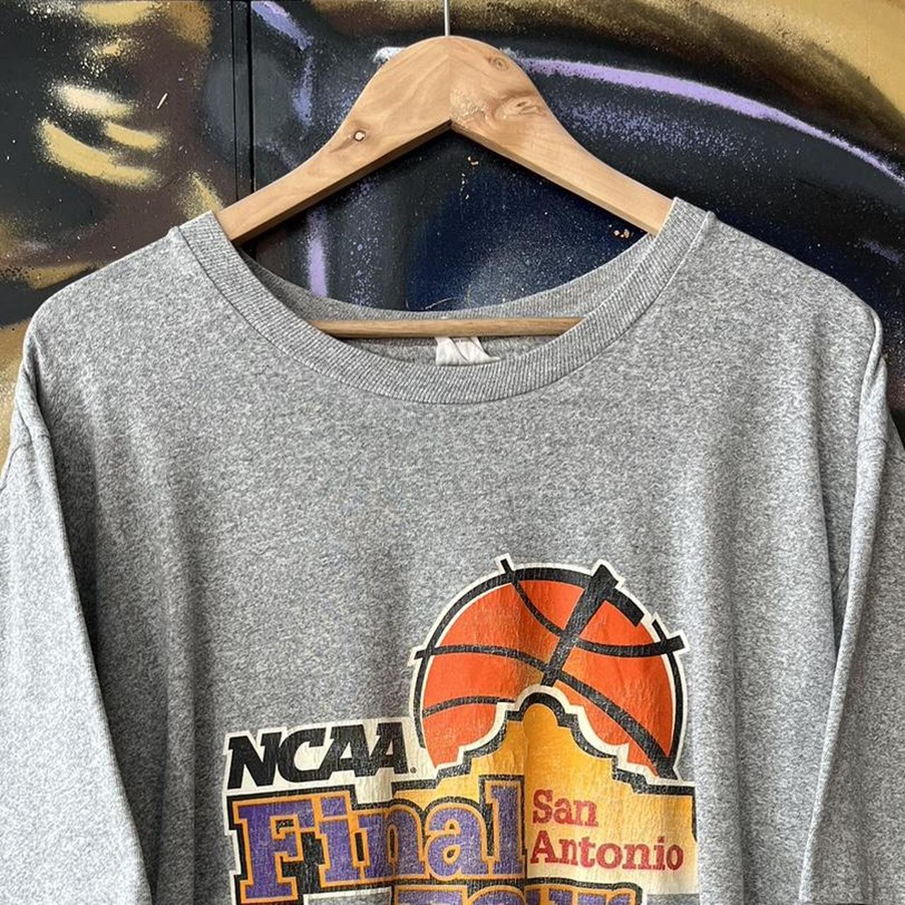 2004 Final Four NCAA Basketball Graphic Tee