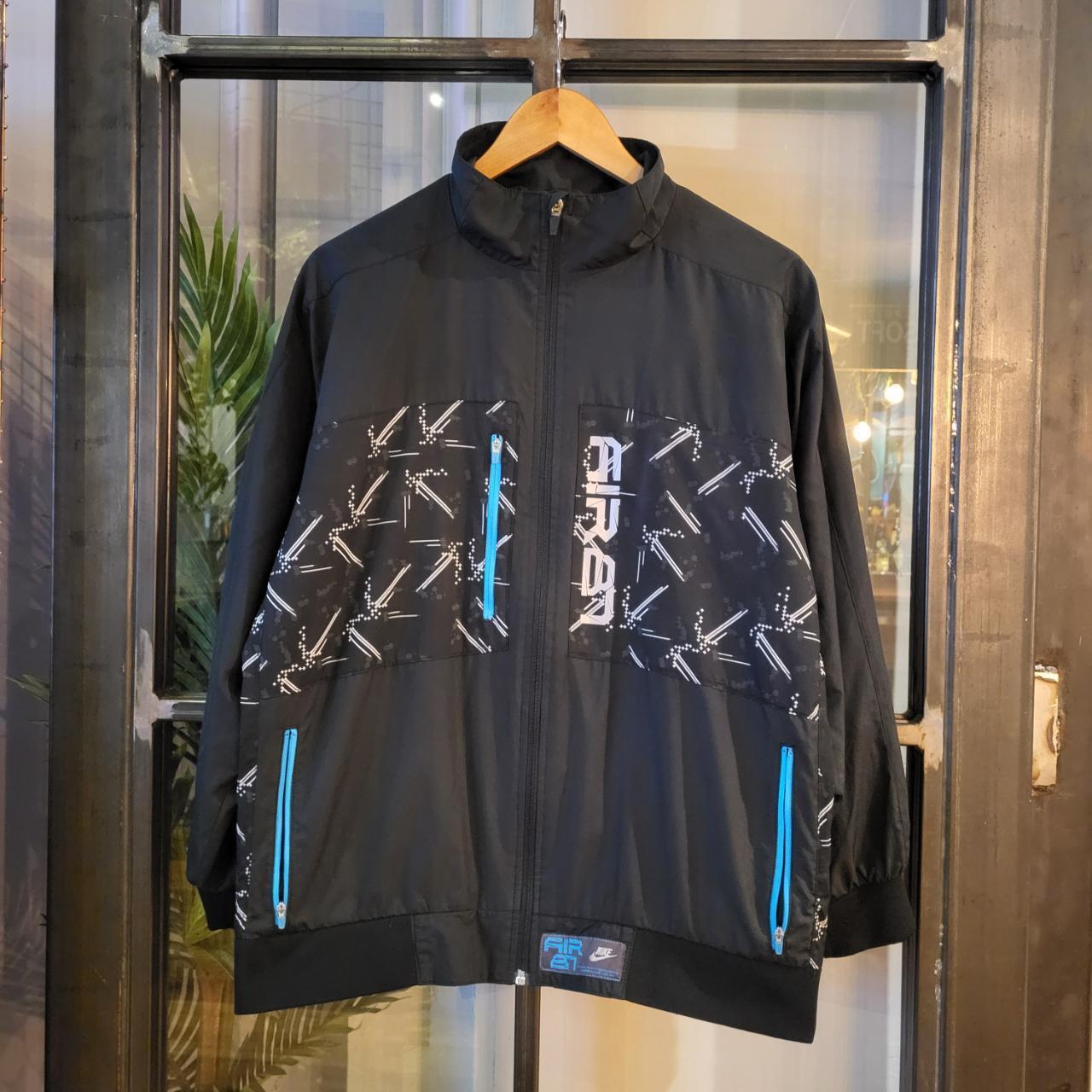 WDB408 - Vintage Retro Nike Air Black Patterned Essential Lightweight Coat Windbreaker Full zip up Jacket #nike #y2k #windbreaker #festival #nikerair