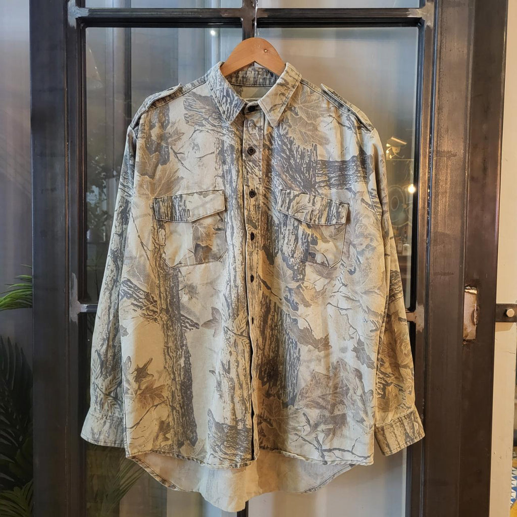 RTS019 - Vintage Retro essential adult mens RealTree Camouflage Khaki Green Brown Field Hunting graphic print Button Up Collared Longsleeve Shirt Wide Boxy Fit 90s y2k style