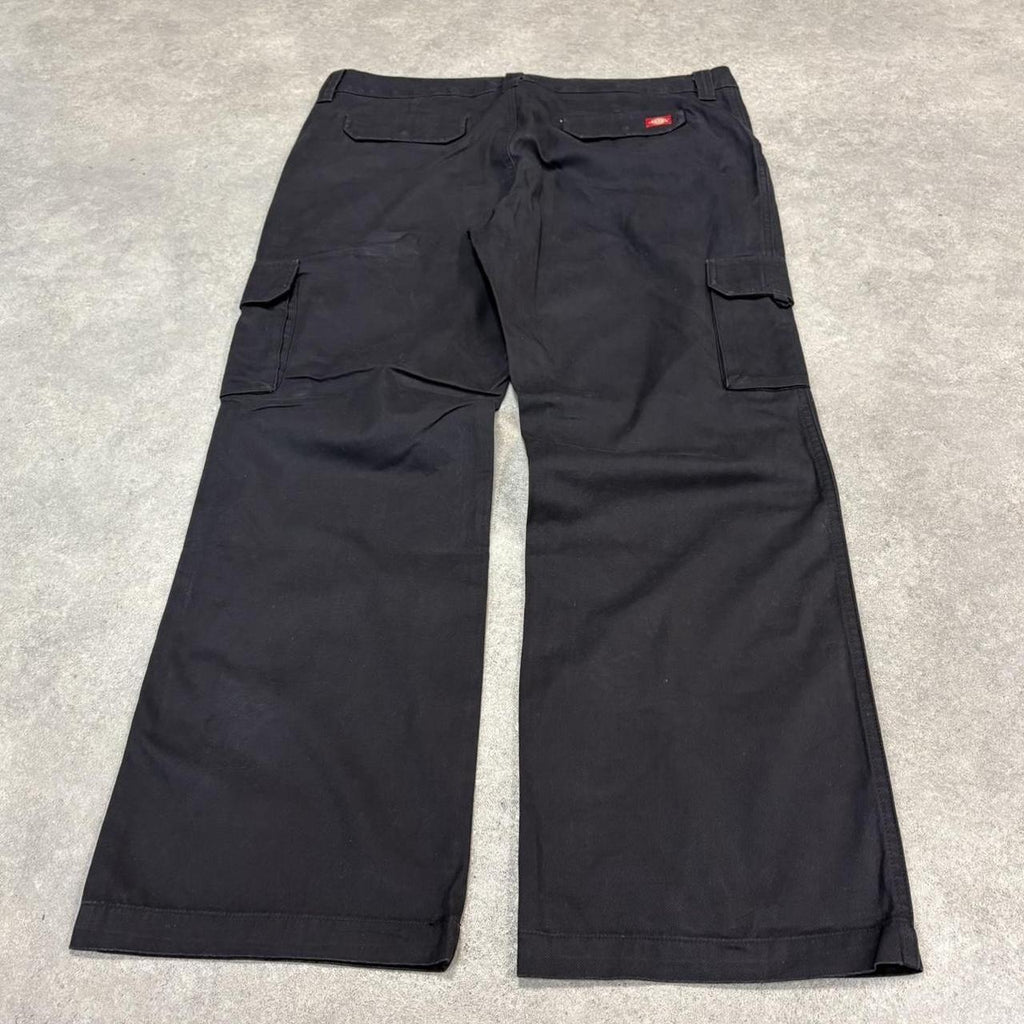 BR1912AAH-U - Vintage retro essential Black Dickies Straight Leg Cargo Trousers pants casual workwear #cargo #utility #workwear #straightleg #dickies