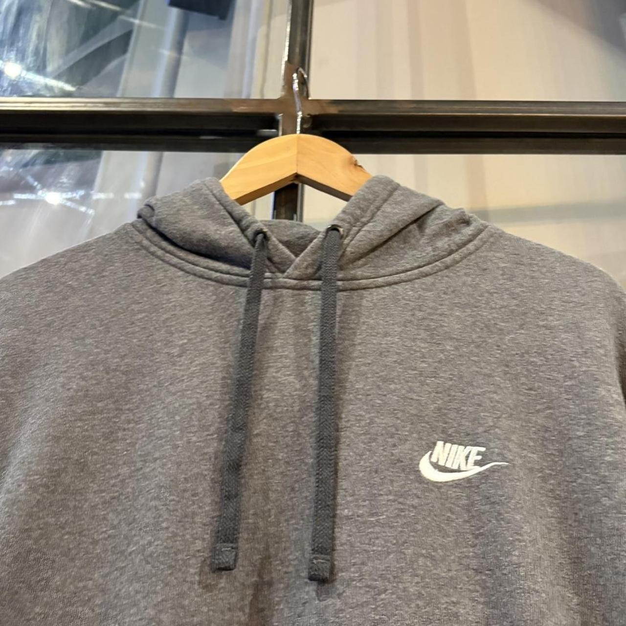 MA0202AC-P - Vintage Retro Essential Grey Nike Sweatshirt Hoodie with embroidered swoosh logo #90s #sportswear #essential #nike #y2k
