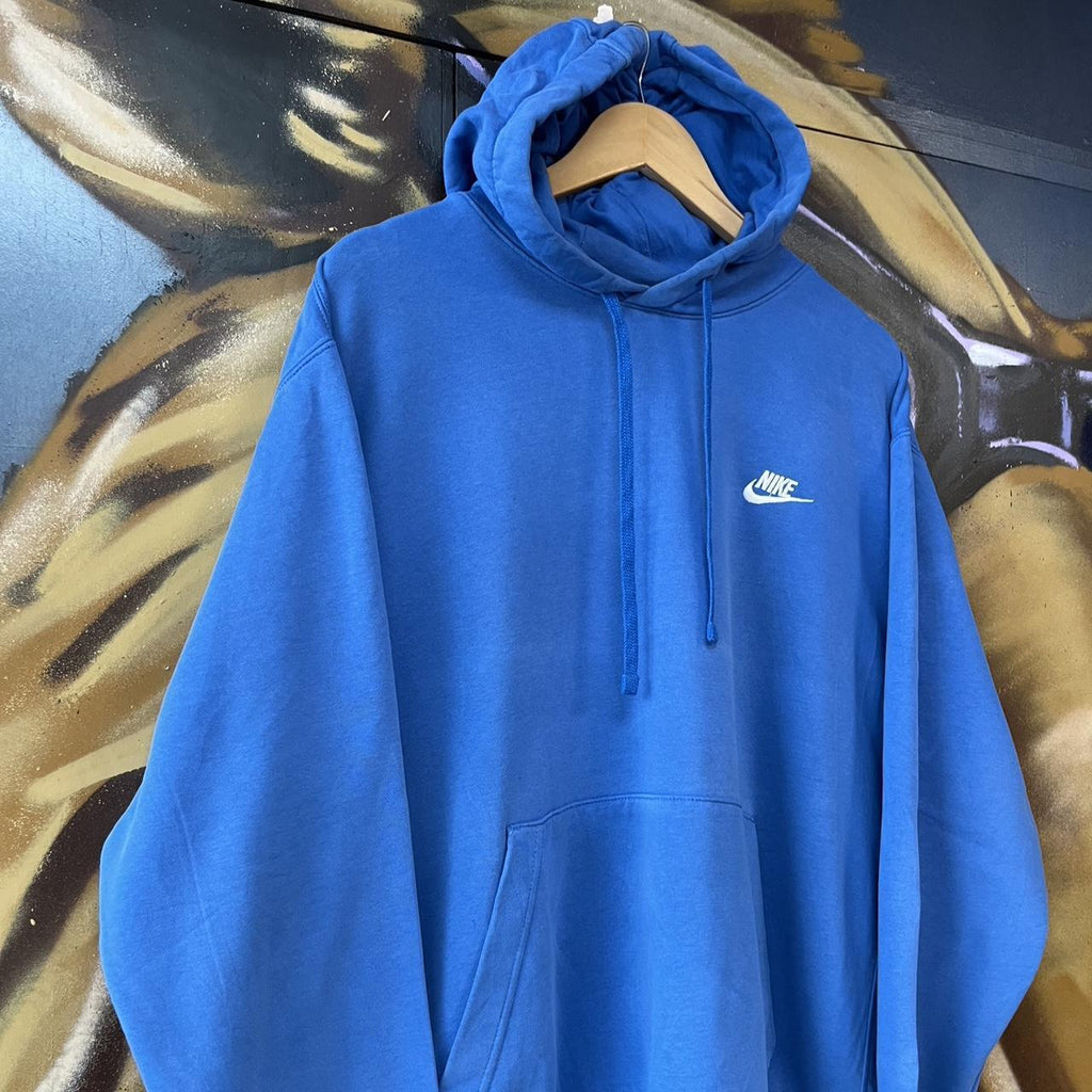 Nike Essential Small Embroidered Logo Hoodie