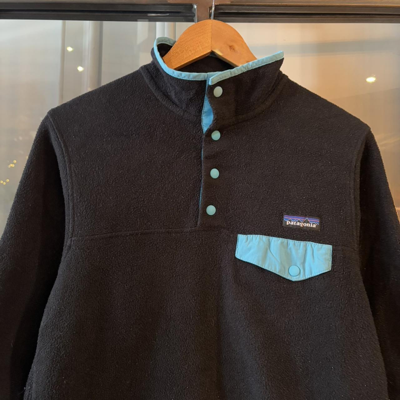 0325C75UF - Vintage retro essential Black Patagonia Synchilla  1/4 button up outdoor sweatshirt fleece jacket #pullover #patagonia #expedition #hike #gorpcore