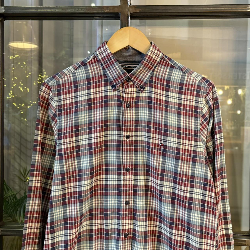0125B50P - Vintage Tommy Hilfiger Burgundy and Navy Check Longsleeve collared button up polo shirt top #Y2K #preppy #chiefkeef #smartcasual #oldmoney