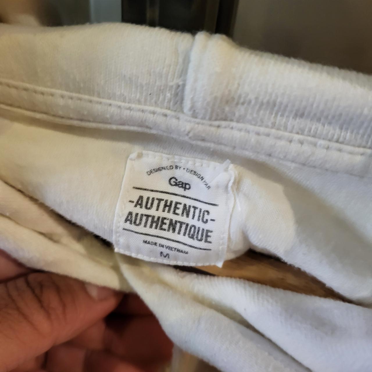 SWT286 - Vintage Retro Essential GAP White Hoodie sweatshirt jumper crewneck with patch centre logo #gap #90s #casual #essential