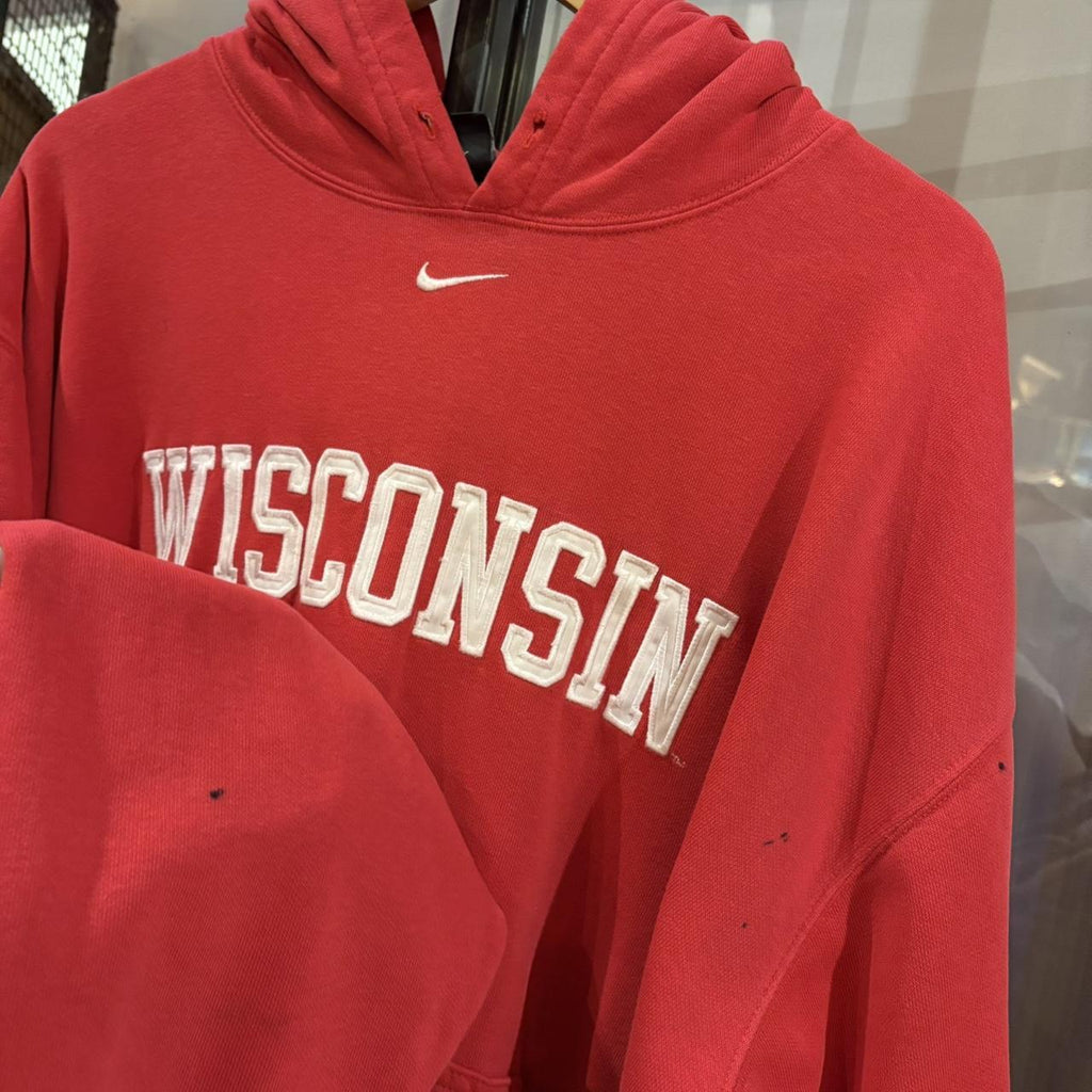 Vintage Retro Essential Red Nike Wisconsin Sweatshirt Hoodie with embroidered centre swoosh logo #90s #sportswear #nike #wisconsin #y2k