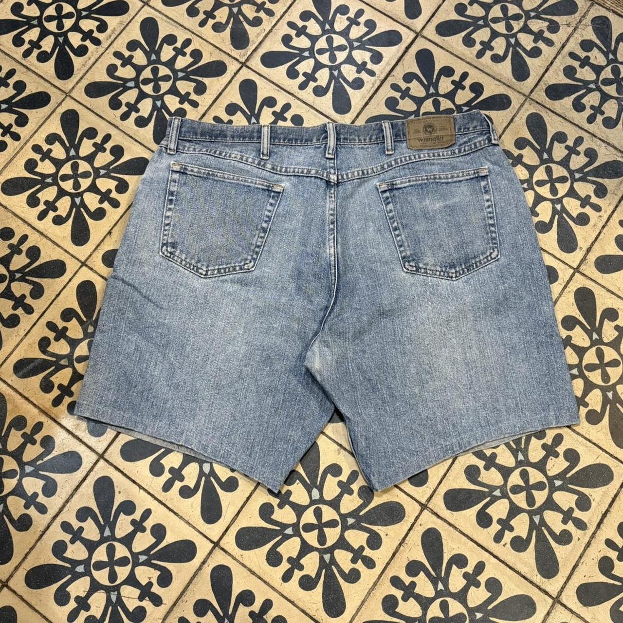 JRT140 - Vintage Retro Essential Wrangler Blue Wash Denim Shorts Jorts with detailed patch Logo workwear #hiphop #90s #jorts #skater #wrangler