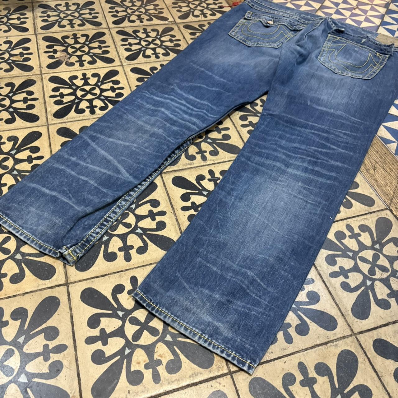 0325D13UF - Vintage retro essential True Religion Blue Wash Denim Jeans Trousers pants with gold contrast logo detailing stitching #denim #truereligon #slimfit #embroidered #contraststitching
