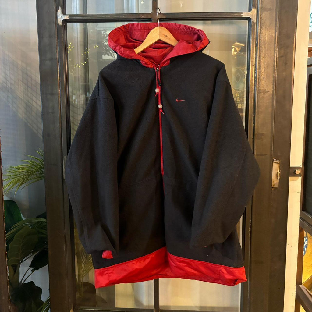 0325F77BR - Vintage Retro Essential  Red and Black Nike Reversible padded lined hooded jacket windbreaker coat #sportswear #y2k #90s #nike #reversiblejacket
