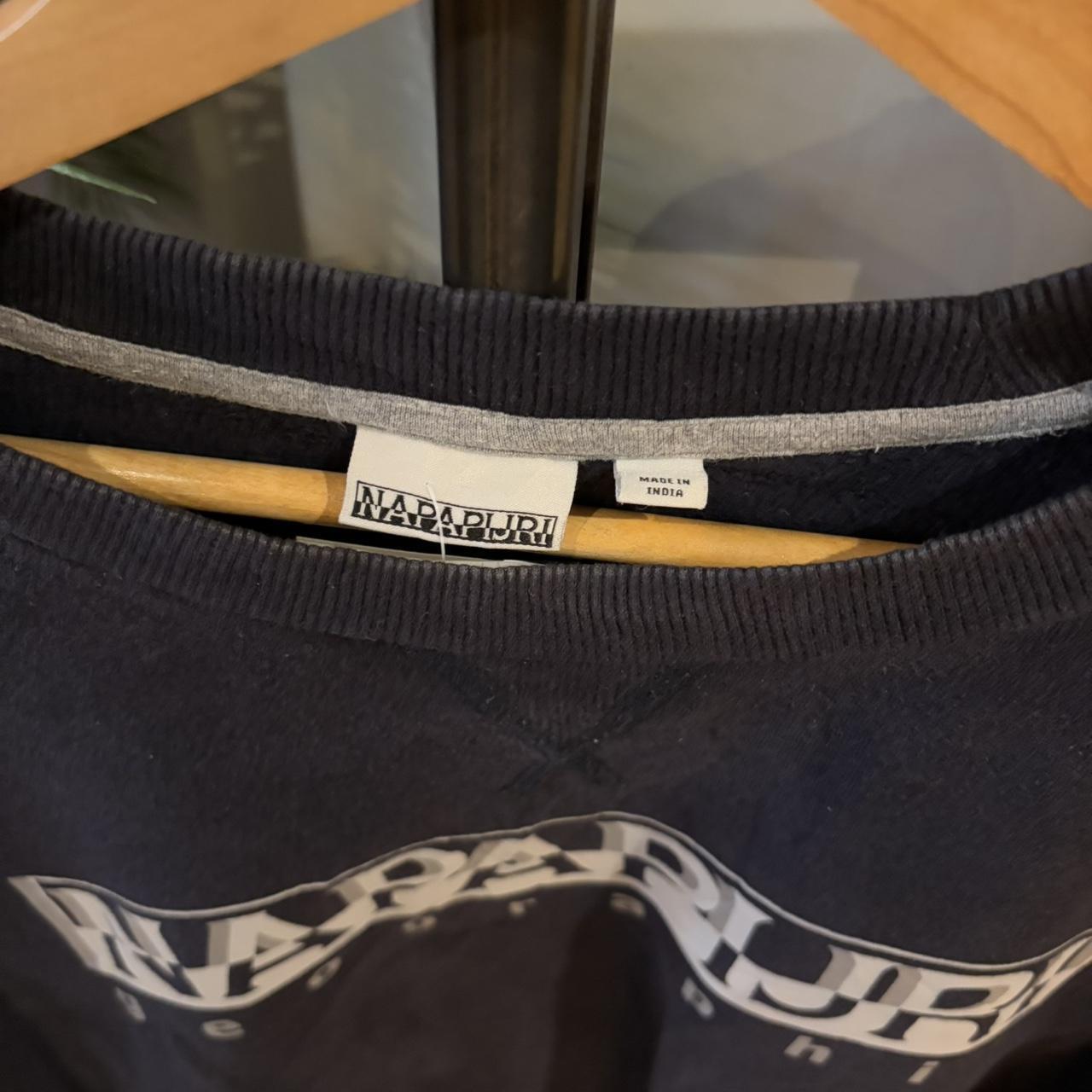 MA0202L-F - Vintage Retro Essential Navy Napapijri Geographic Crewneck Jumper Sweatshirt with spell out print logo #90s #sportswear #essential #y2k #napapijri